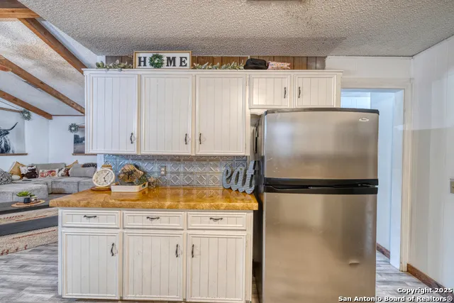 36 Pecan Dr Leakey, TX 78873